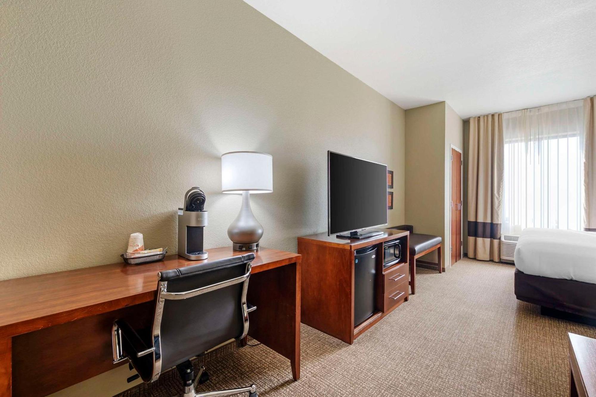 Comfort Inn & Suites Шаєнн Екстер'єр фото
